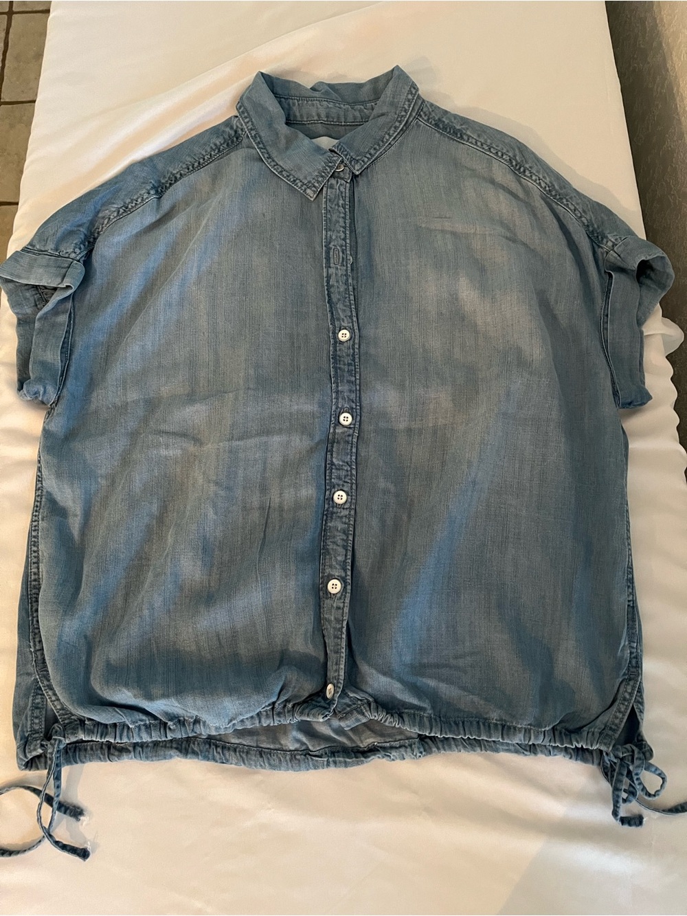 Lola River Chambray Button Front Top Women’s Medium Drawstring Hem Lightweight